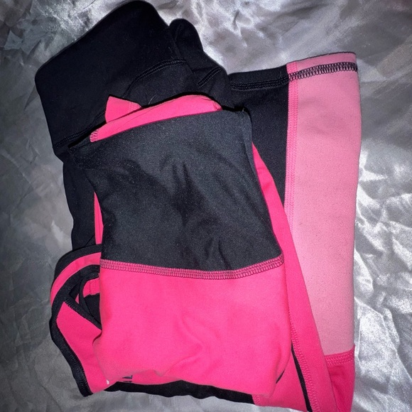 Workout hot! 🏋️‍♀️ 🔥 - Picture 3 of 3